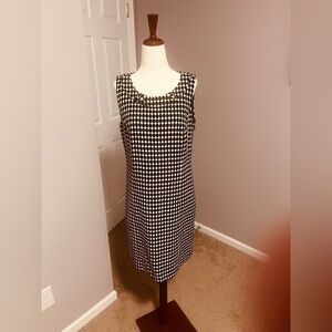 LOFT Petites Sleeveless Black & White Geometric Print Sheath Dress - Size 10P